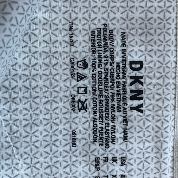 Brand New DNKY 2 Pieces Women Undergarment L/M and Small - Picture 2 of 8